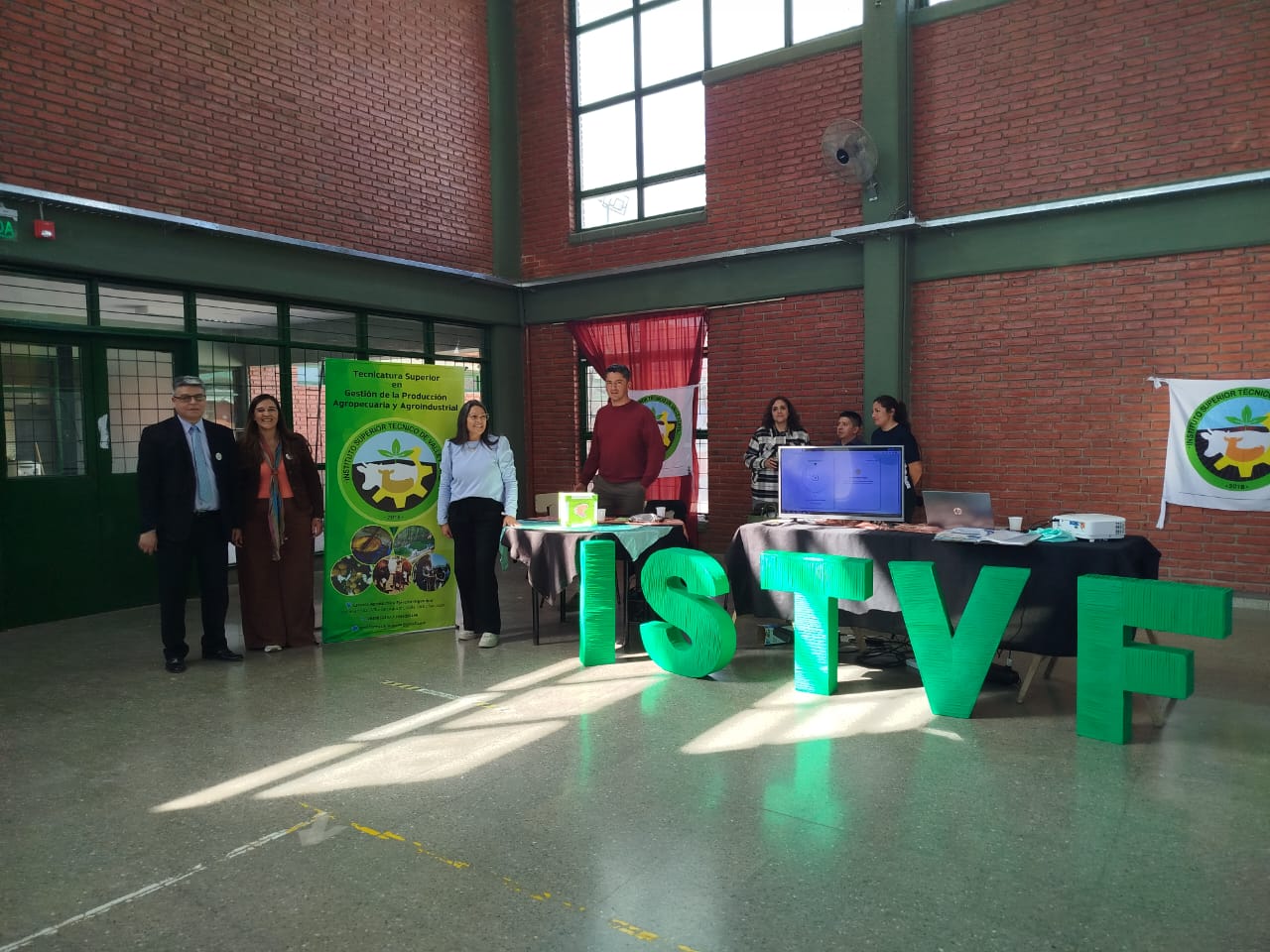 Feria y exposición educativa interactiva